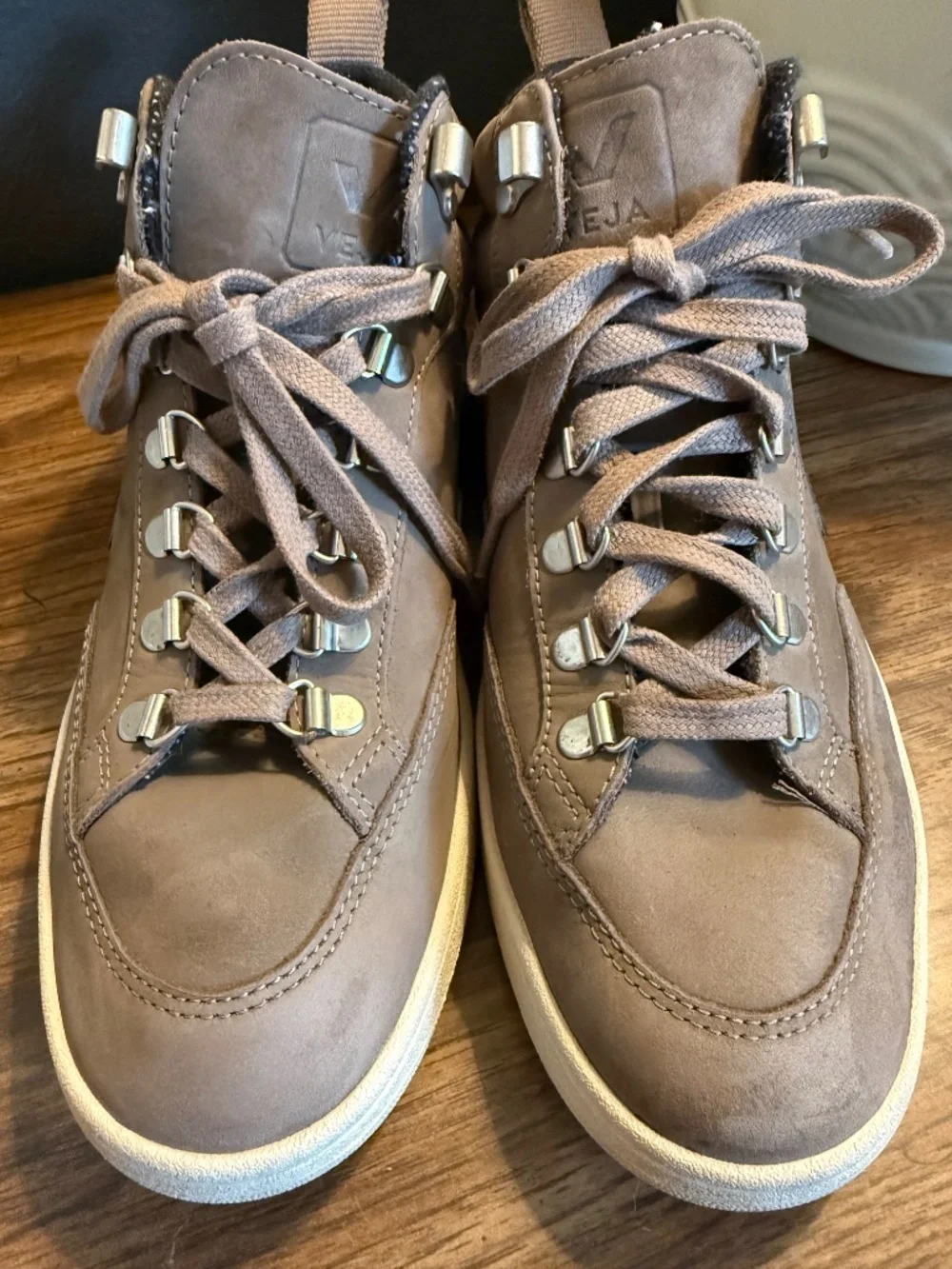 Size US 8 VEJA Roraima Suede Trainers - Oxford Grey/ white